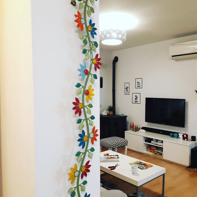 ענף לתליה על הקיר